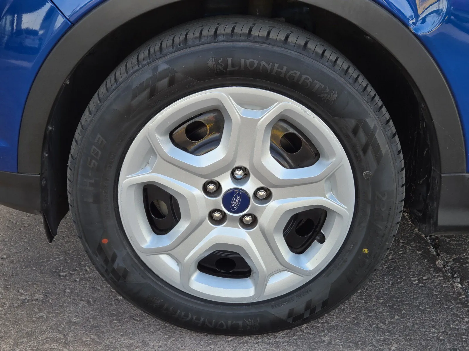 Ford Escape photo 6