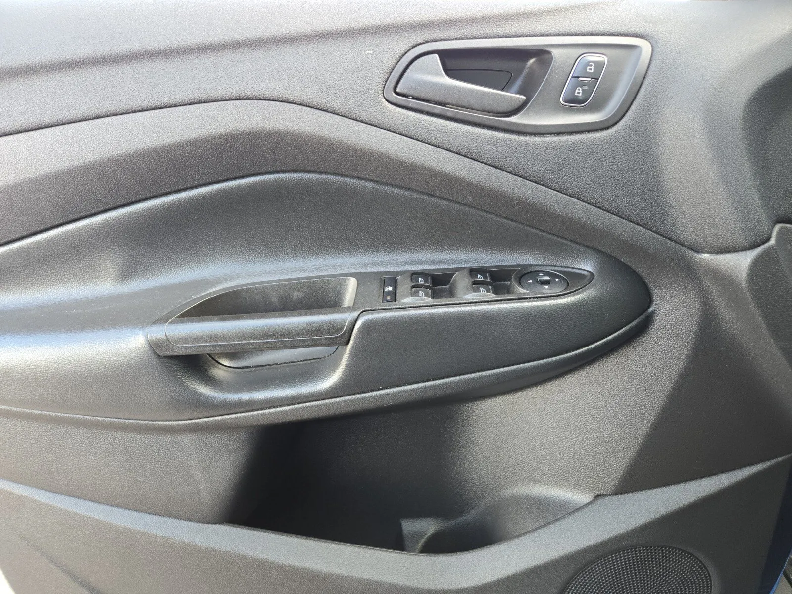 Ford Escape photo 14
