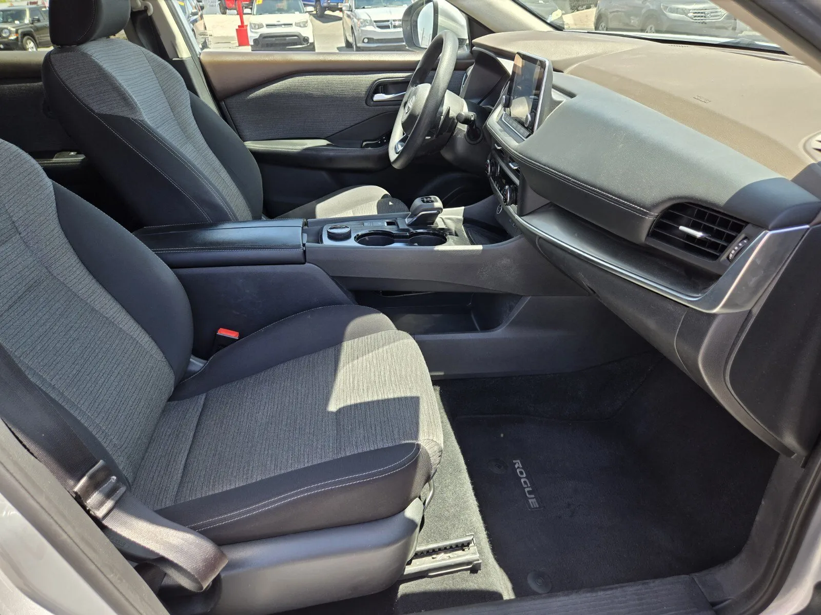 Nissan Rogue photo 12