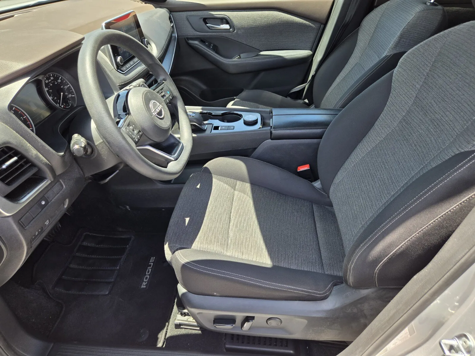 Nissan Rogue photo 7