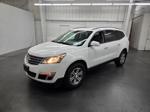 White 2017 Chevrolet Traverse LT for sale in Las Vegas, NV