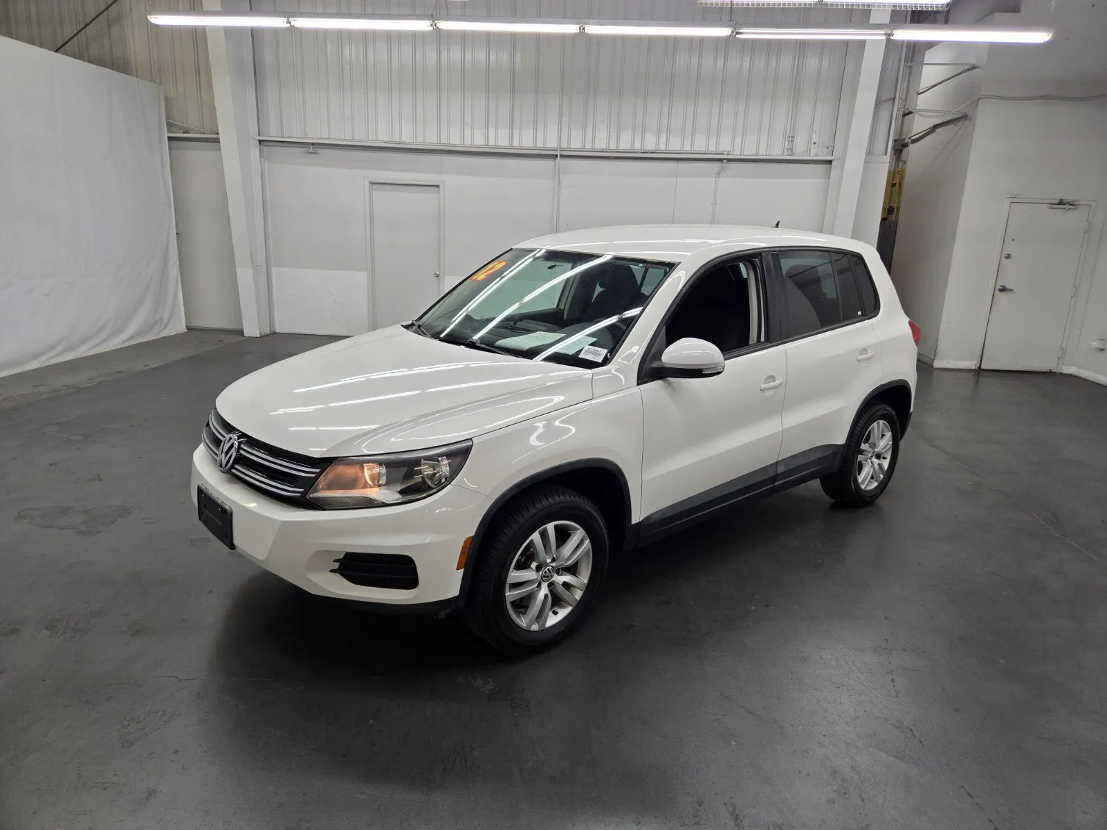White 2012 Volkswagen Tiguan LE for sale in Las Vegas, NV