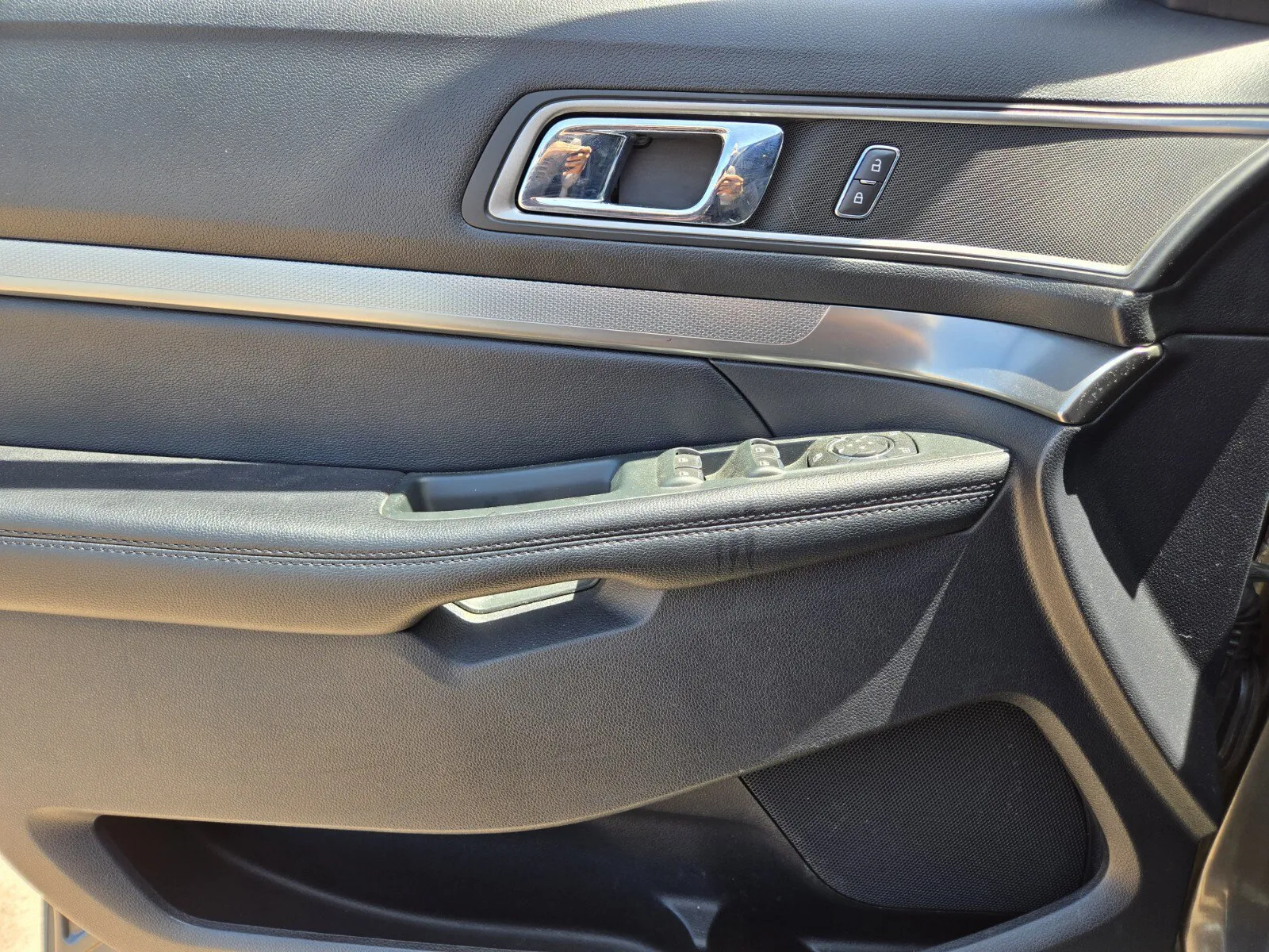 Ford Explorer photo 15