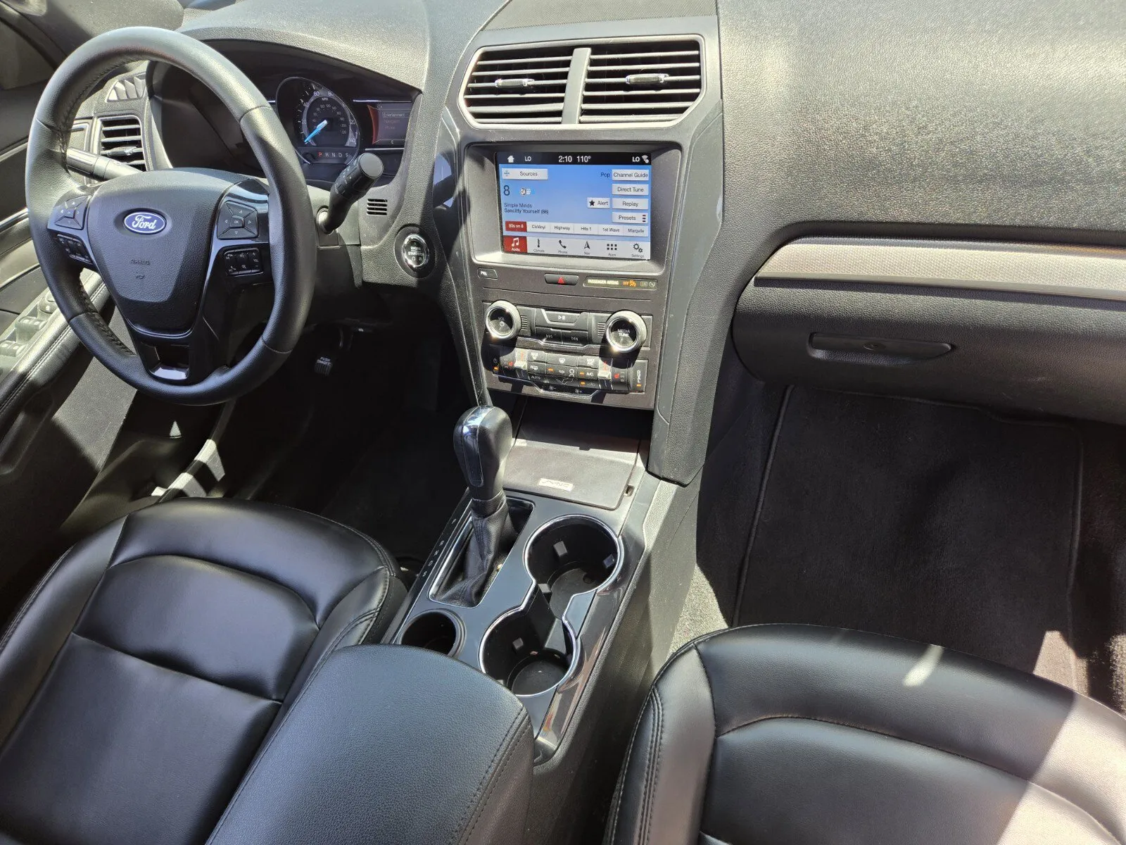 Ford Explorer photo 14