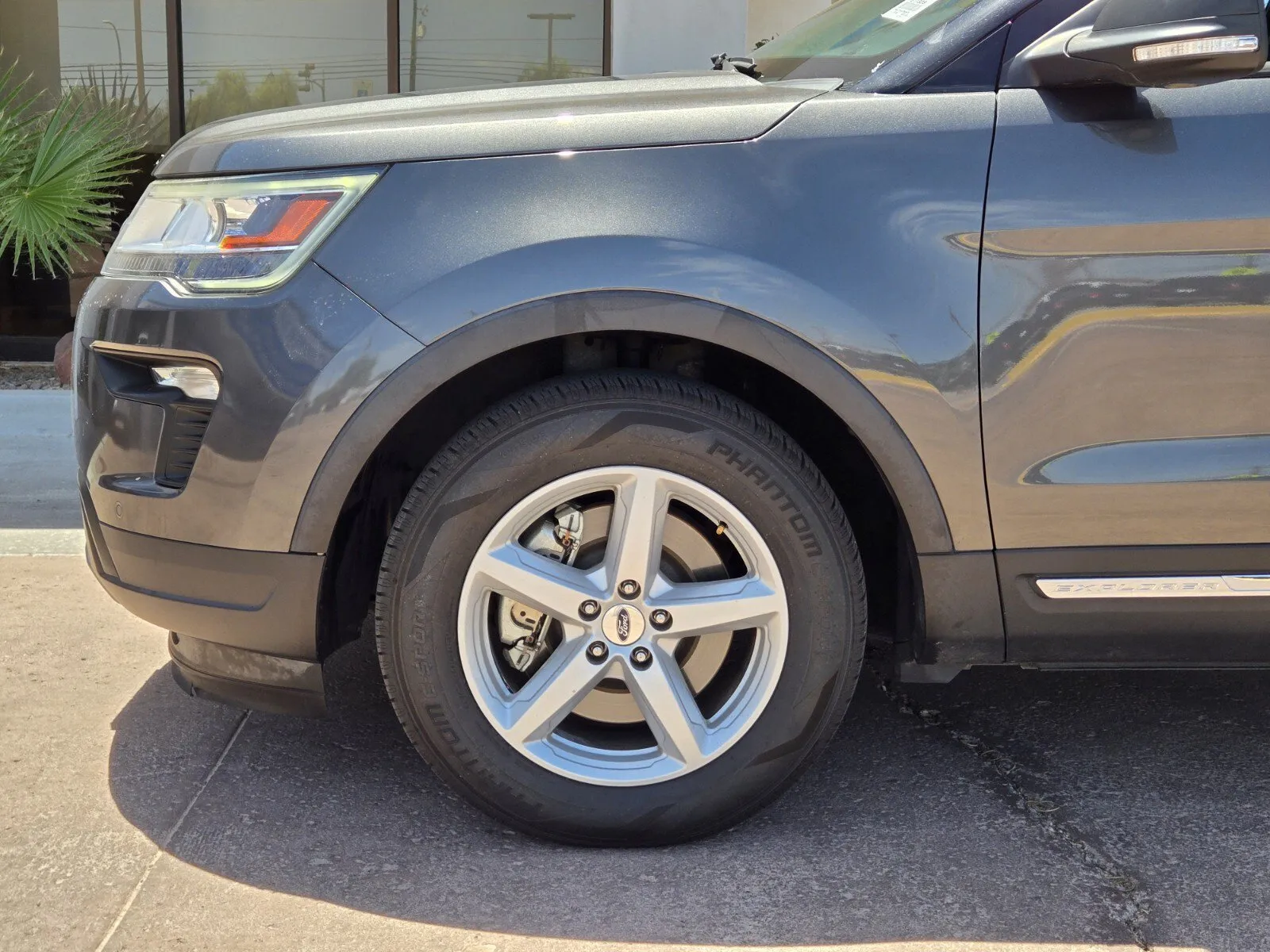 Ford Explorer photo 6