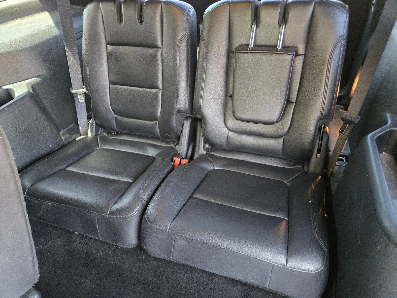 Ford Explorer photo 9