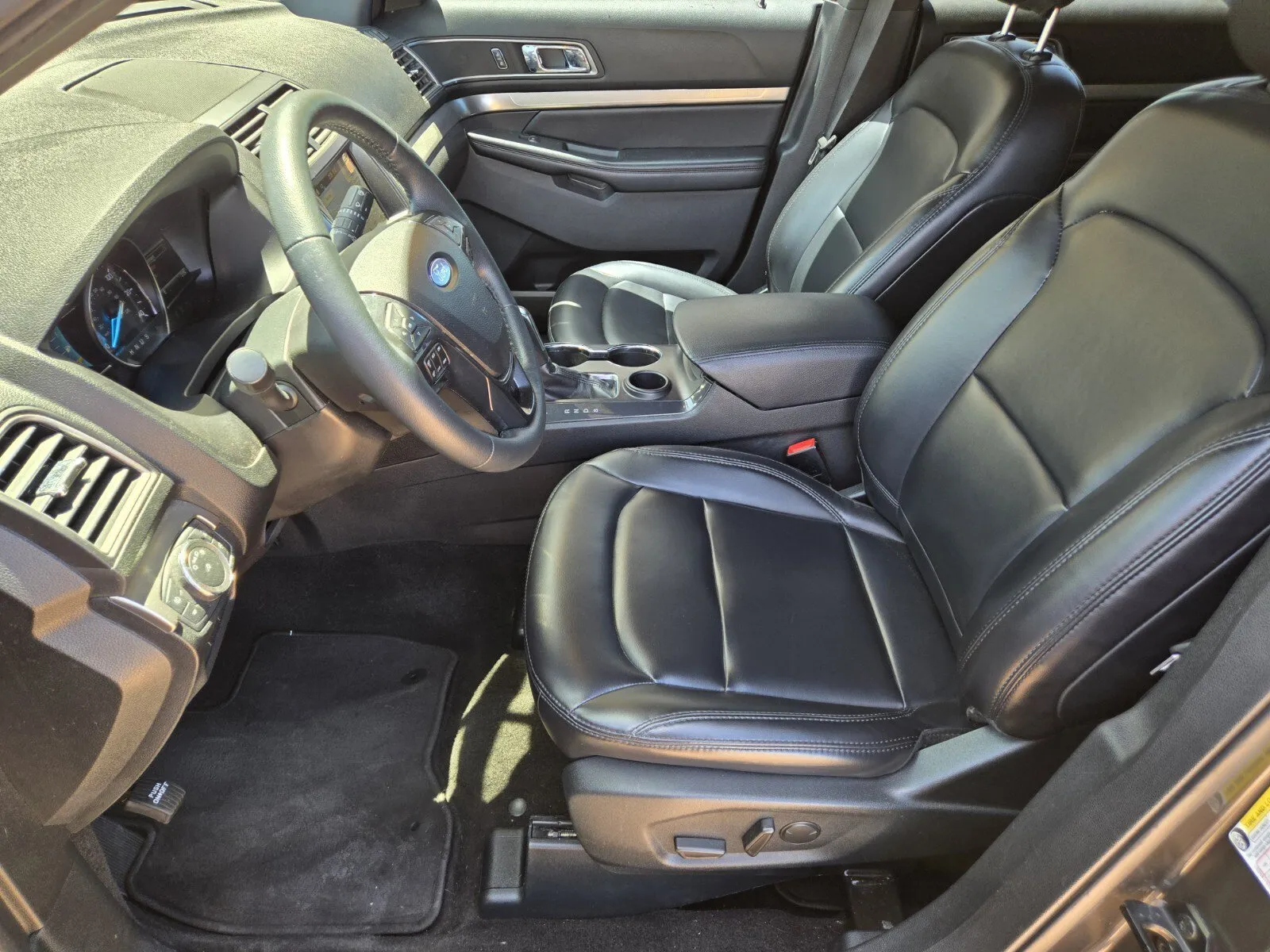 Ford Explorer photo 7