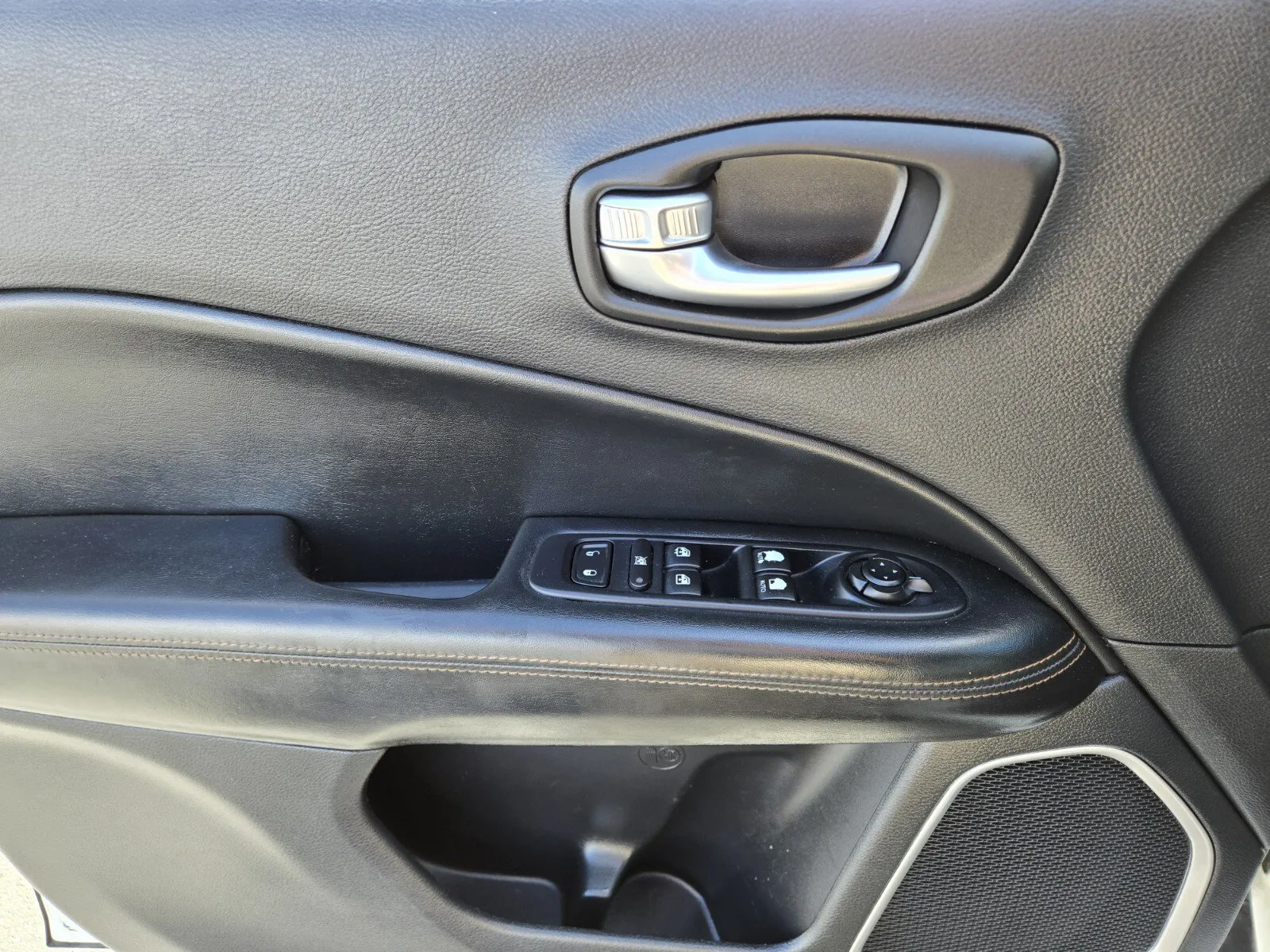 Jeep Compass photo 15