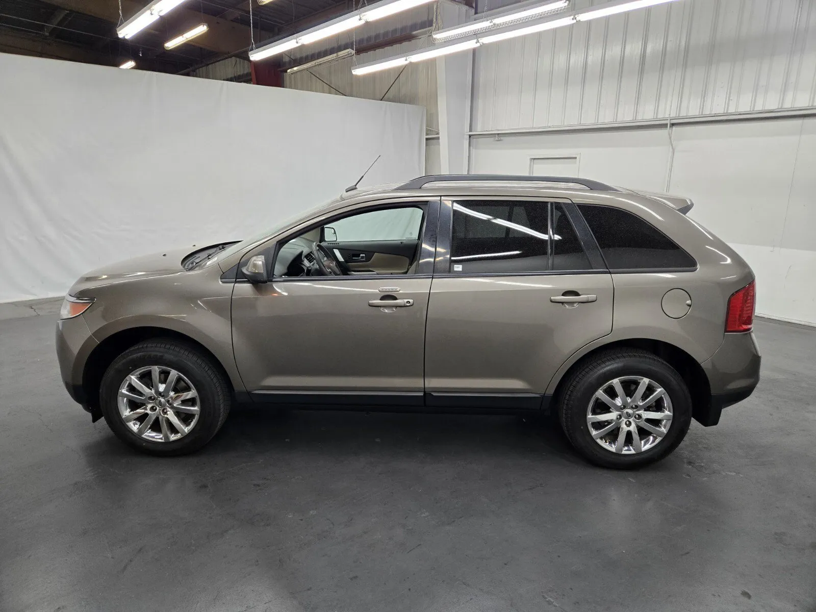 Ford Edge photo 2