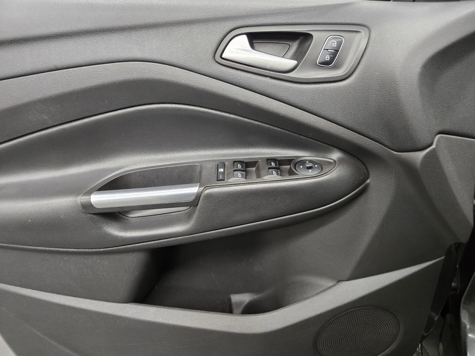 Ford Escape photo 13