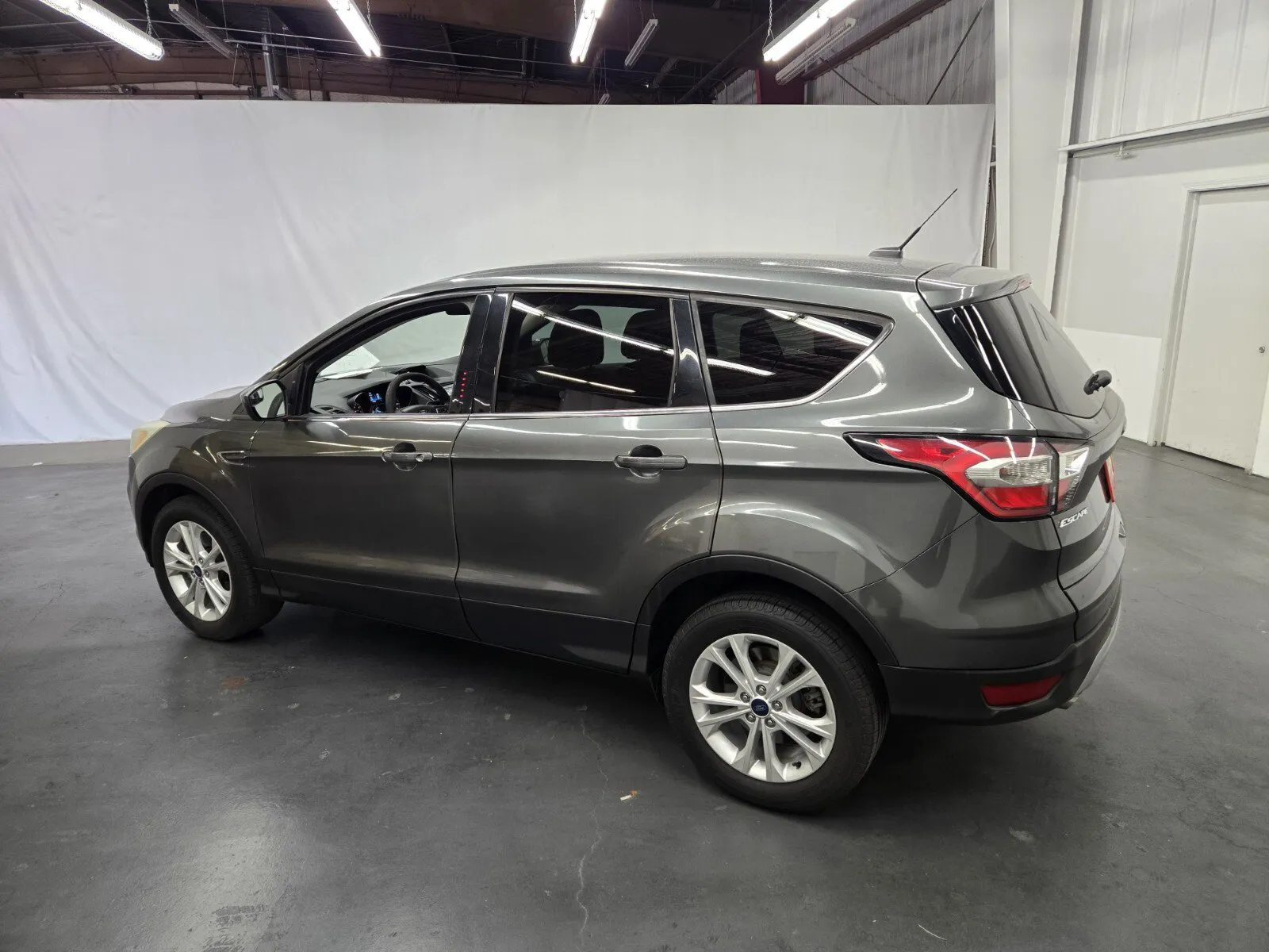 Ford Escape photo 3