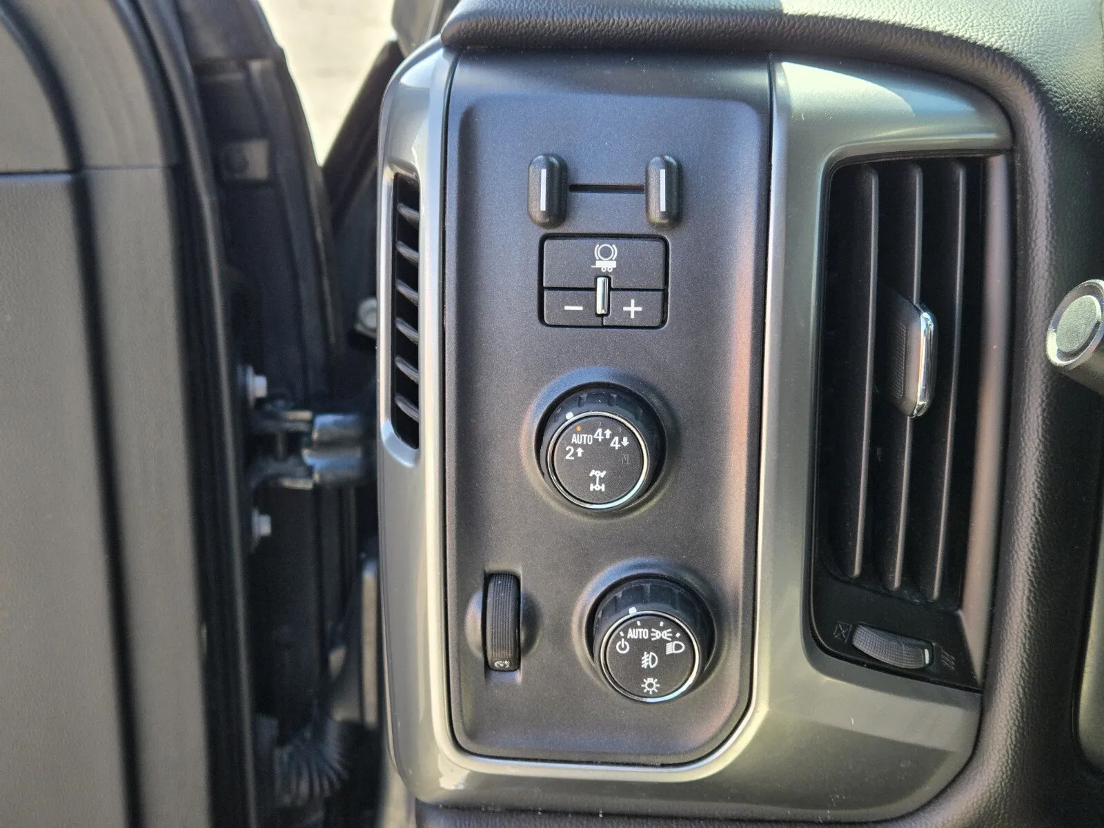 Chevrolet Silverado photo 19