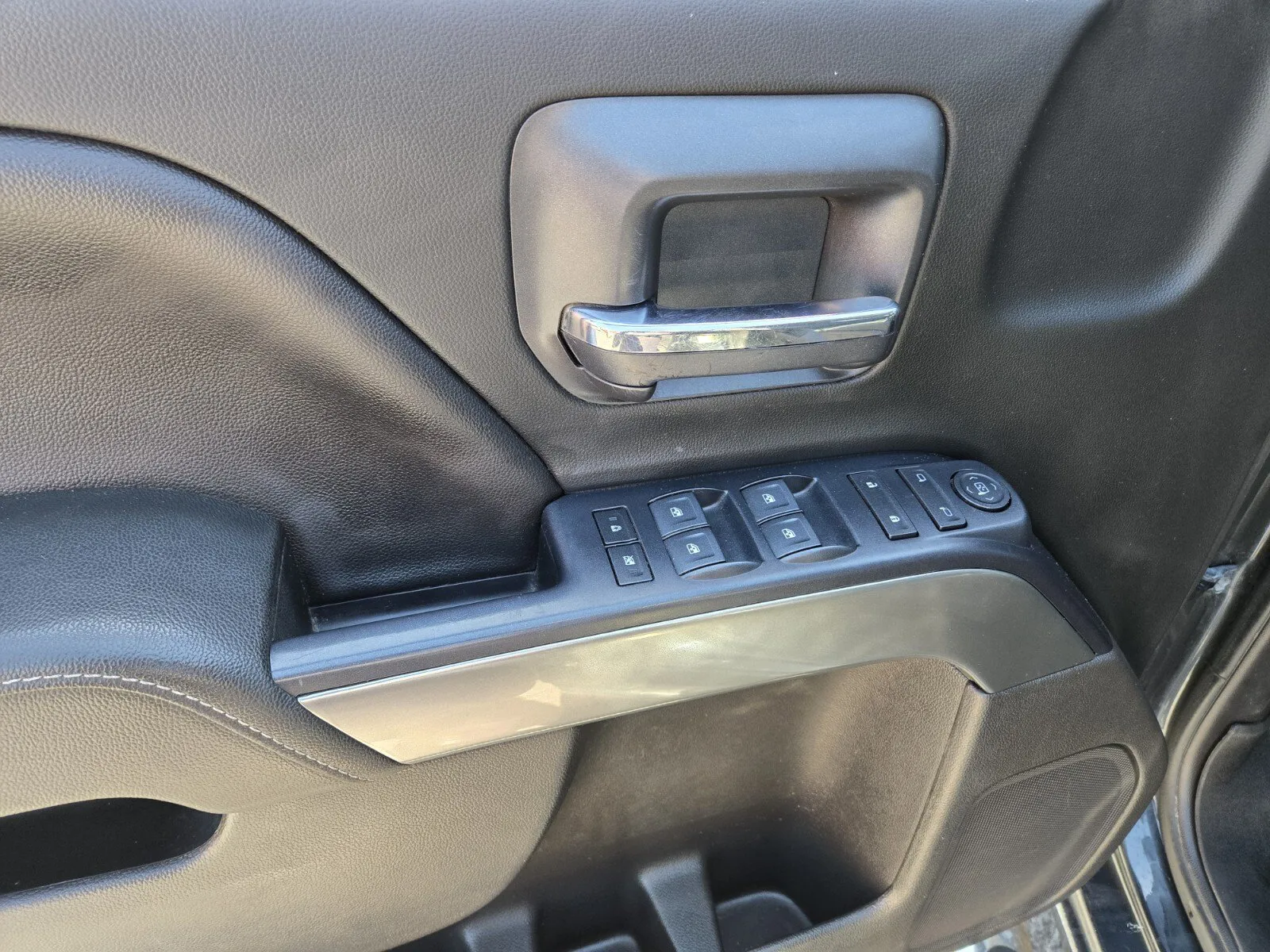 Chevrolet Silverado photo 12