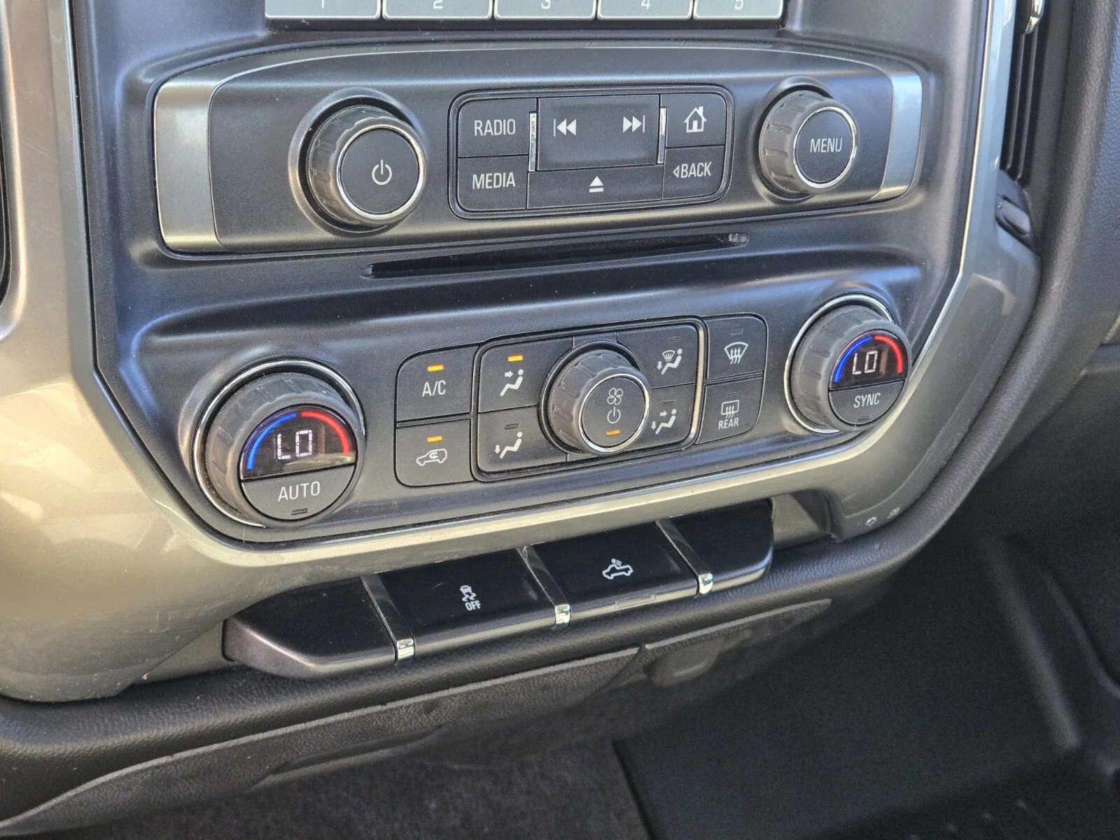 Chevrolet Silverado photo 17