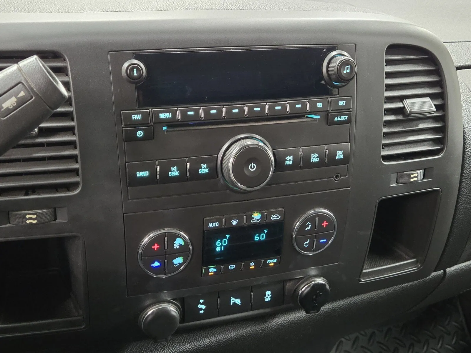 Chevrolet Silverado photo 17