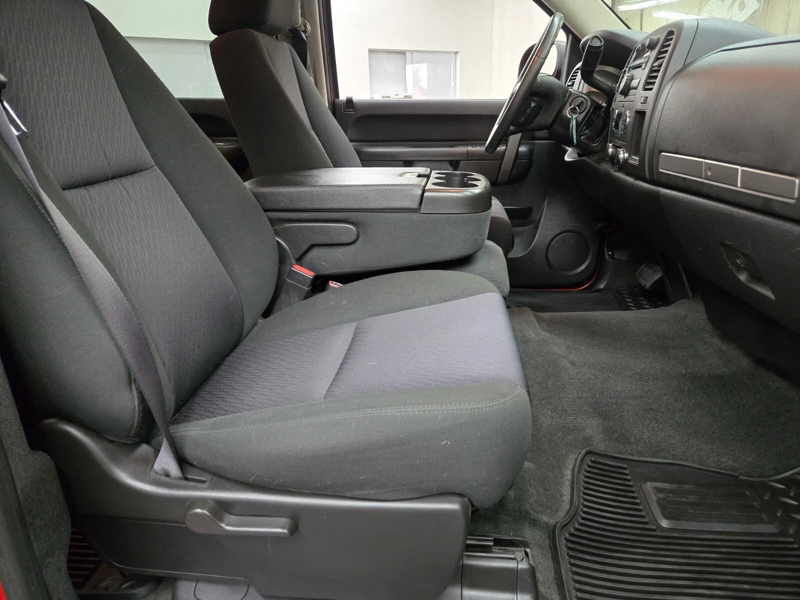 Chevrolet Silverado photo 12