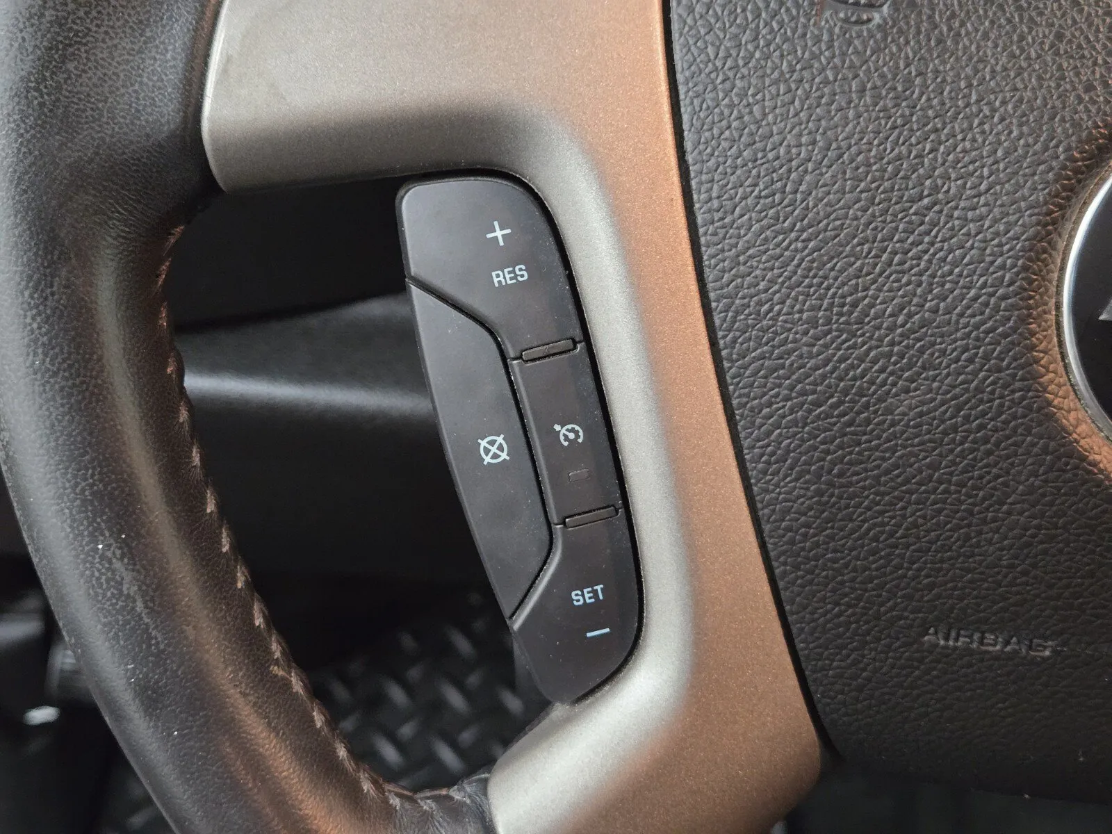 Chevrolet Silverado photo 19