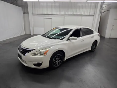 White 2015 Nissan Altima 2.5 S for sale in Las Vegas, NV