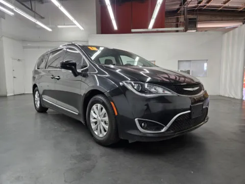 More photos of 2018 Chrysler Pacifica Touring L at Baja Auto Sales East, NV