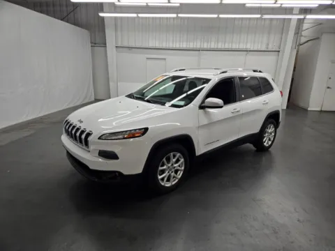 White 2016 Jeep Cherokee Latitude for sale in Las Vegas, NV