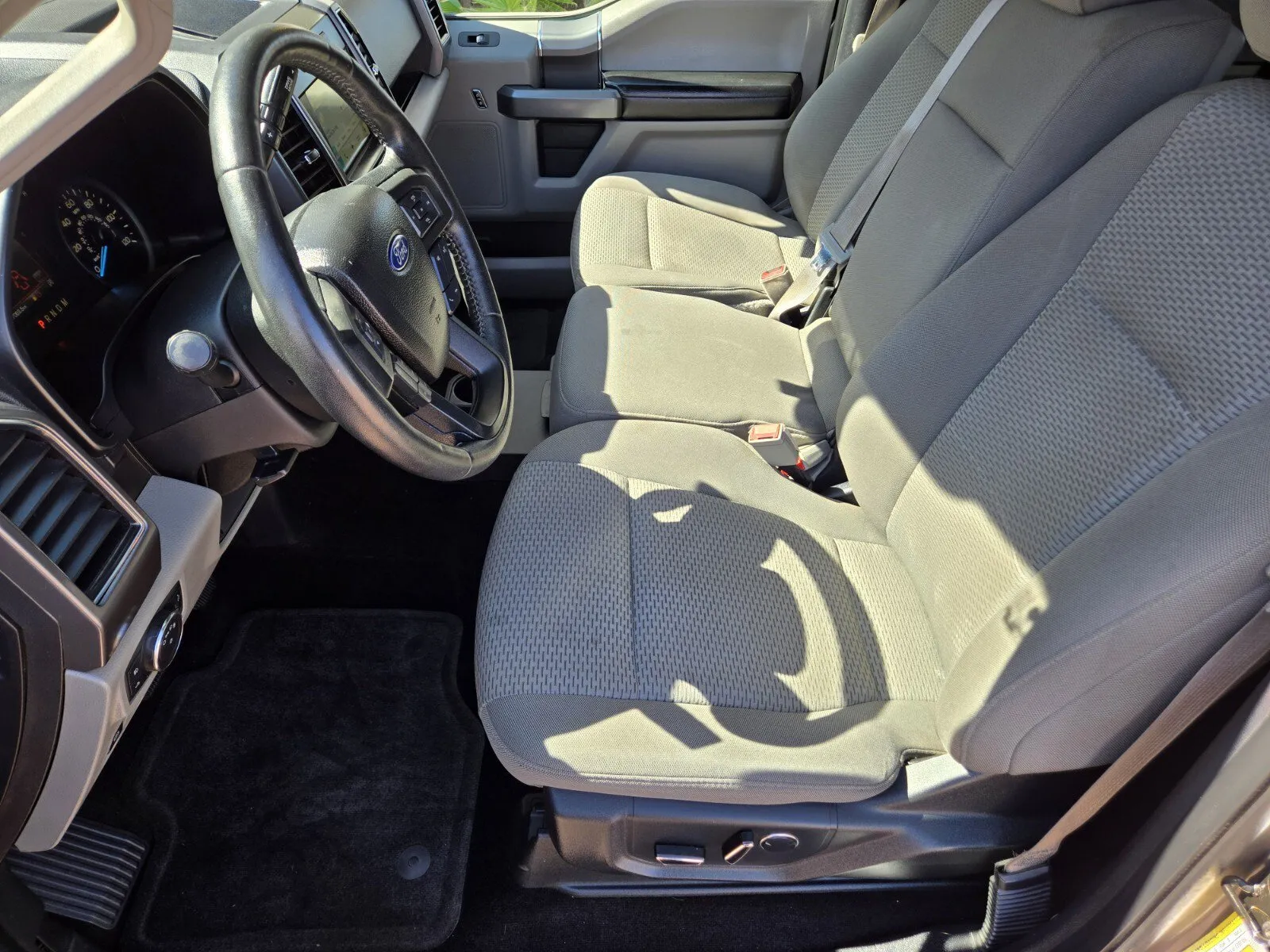 Ford F-150 photo 7