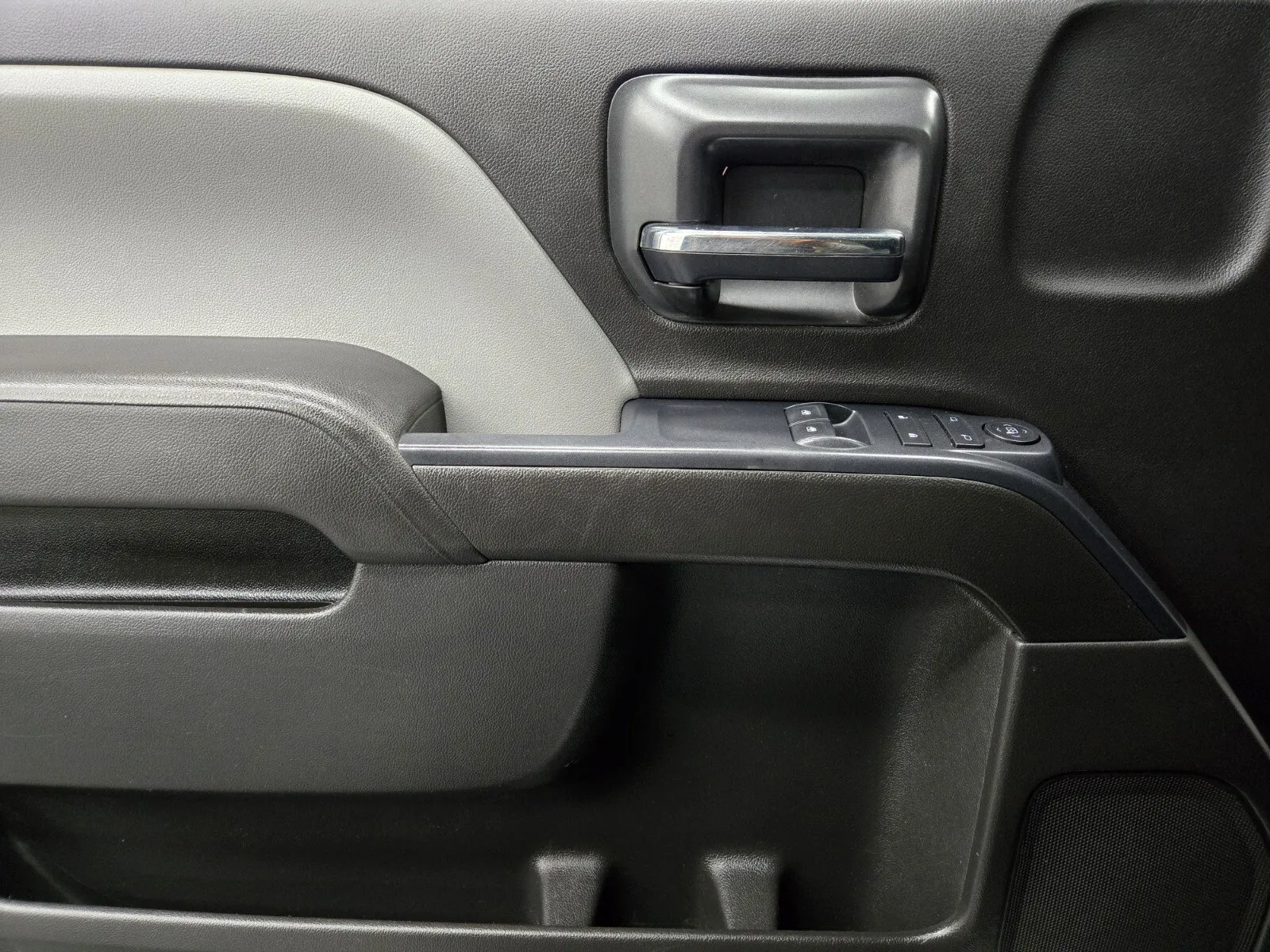 Chevrolet Silverado photo 12