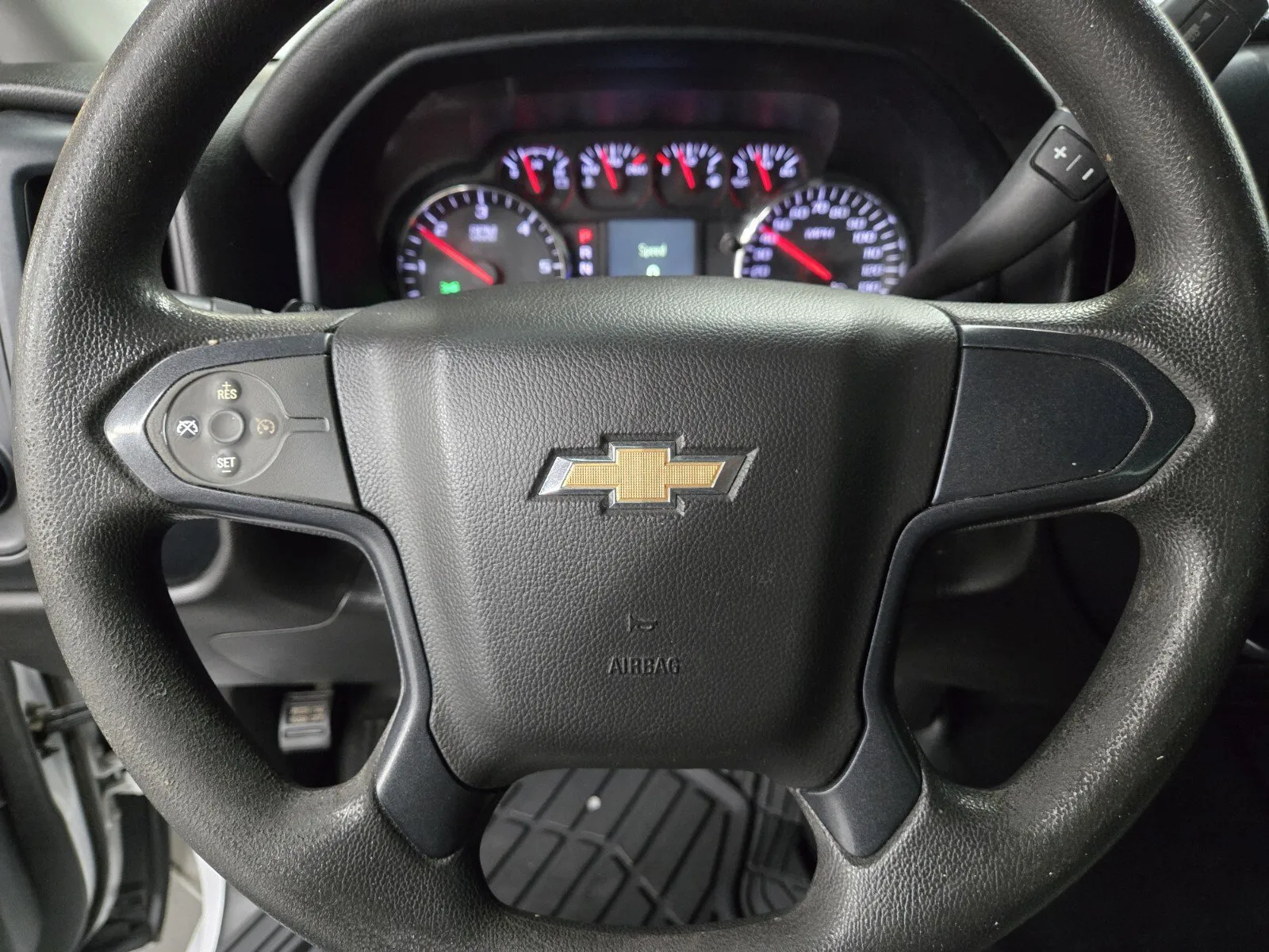 Chevrolet Silverado photo 14