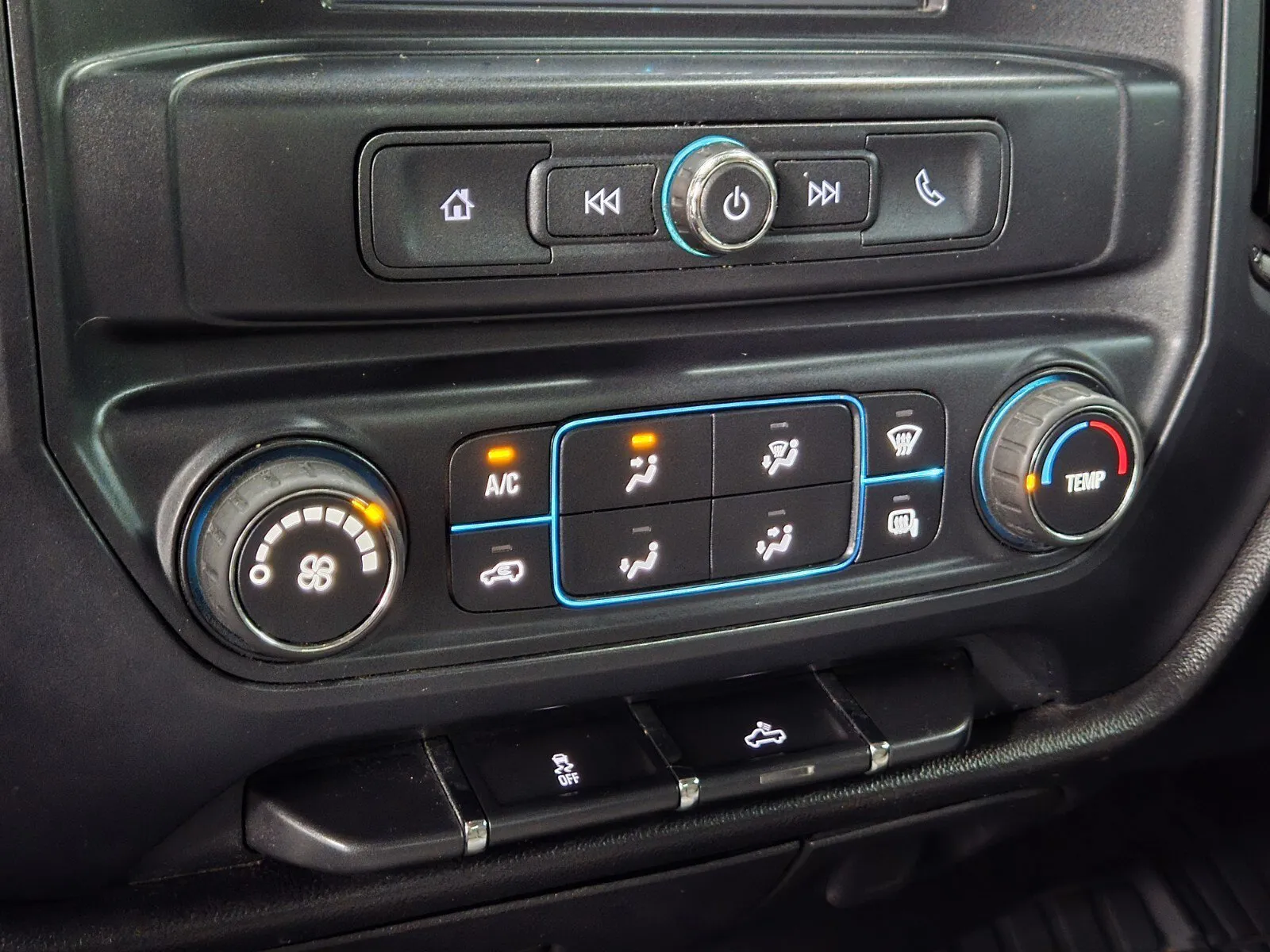 Chevrolet Silverado photo 17