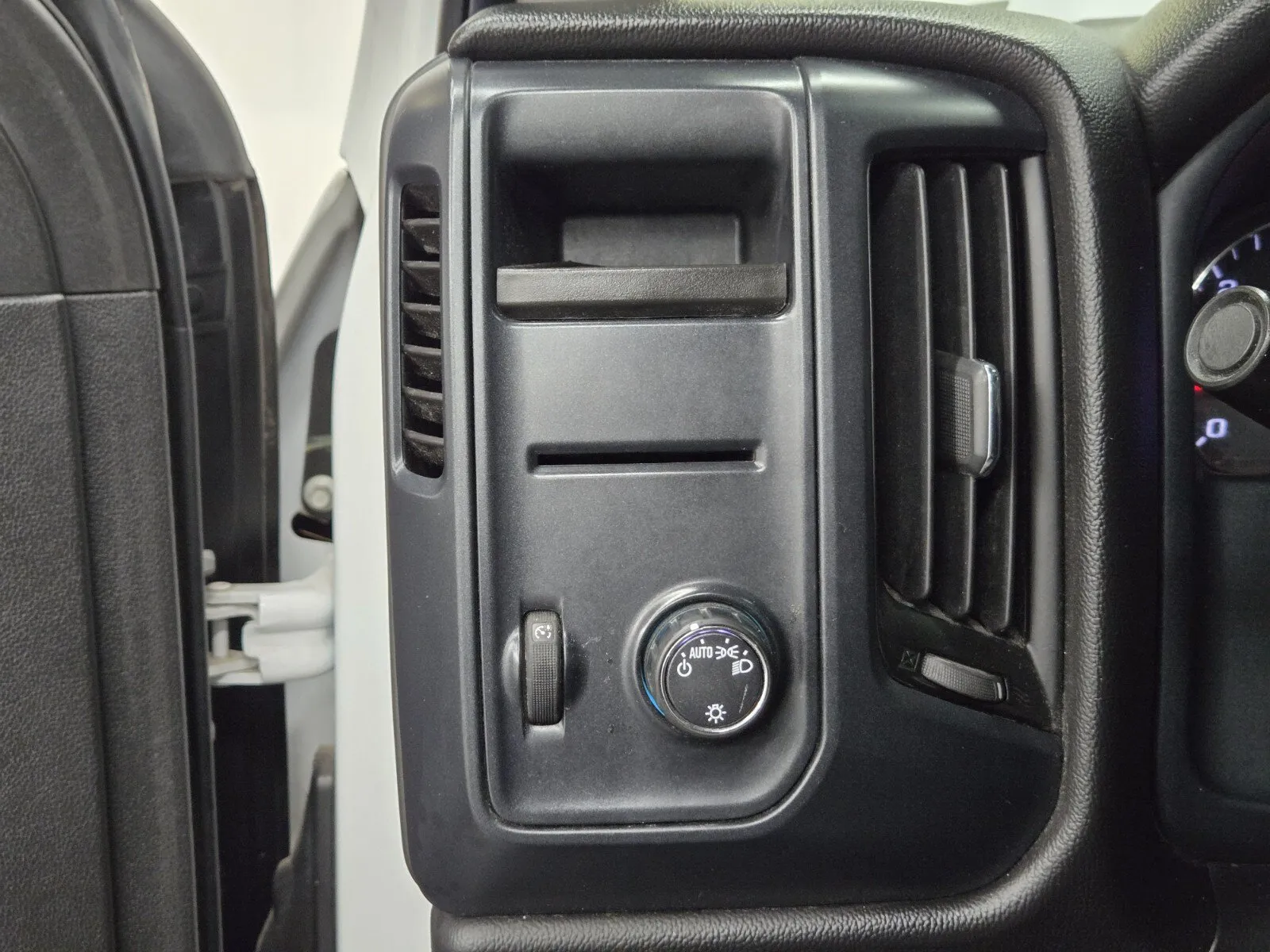 Chevrolet Silverado photo 19