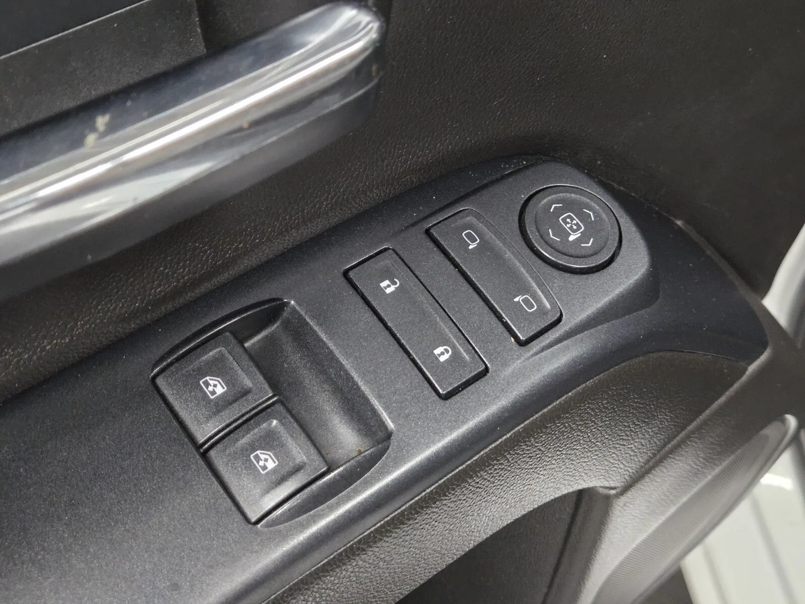Chevrolet Silverado photo 13