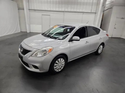 Silver 2013 Nissan Versa SV for sale in Las Vegas, NV