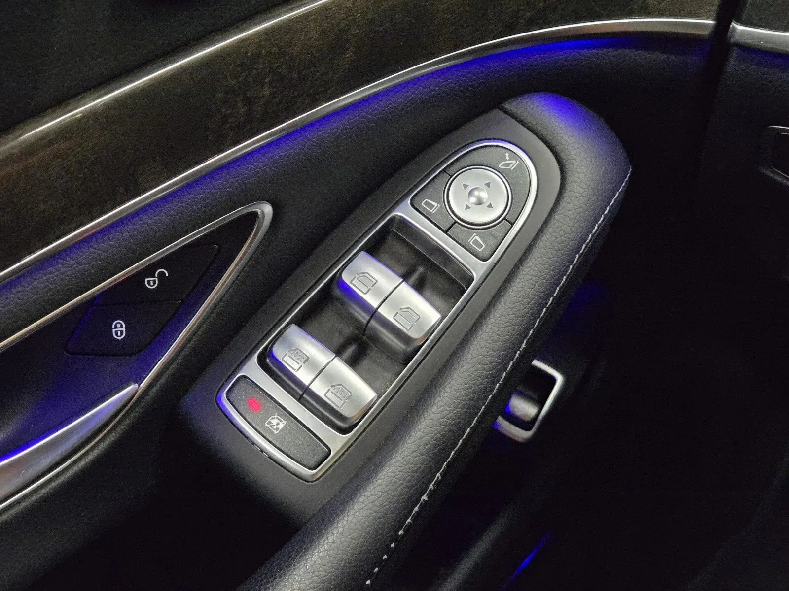 Mercedes-Benz S-Class photo 19