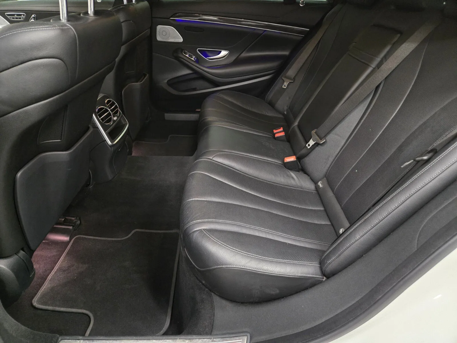 Mercedes-Benz S-Class photo 8