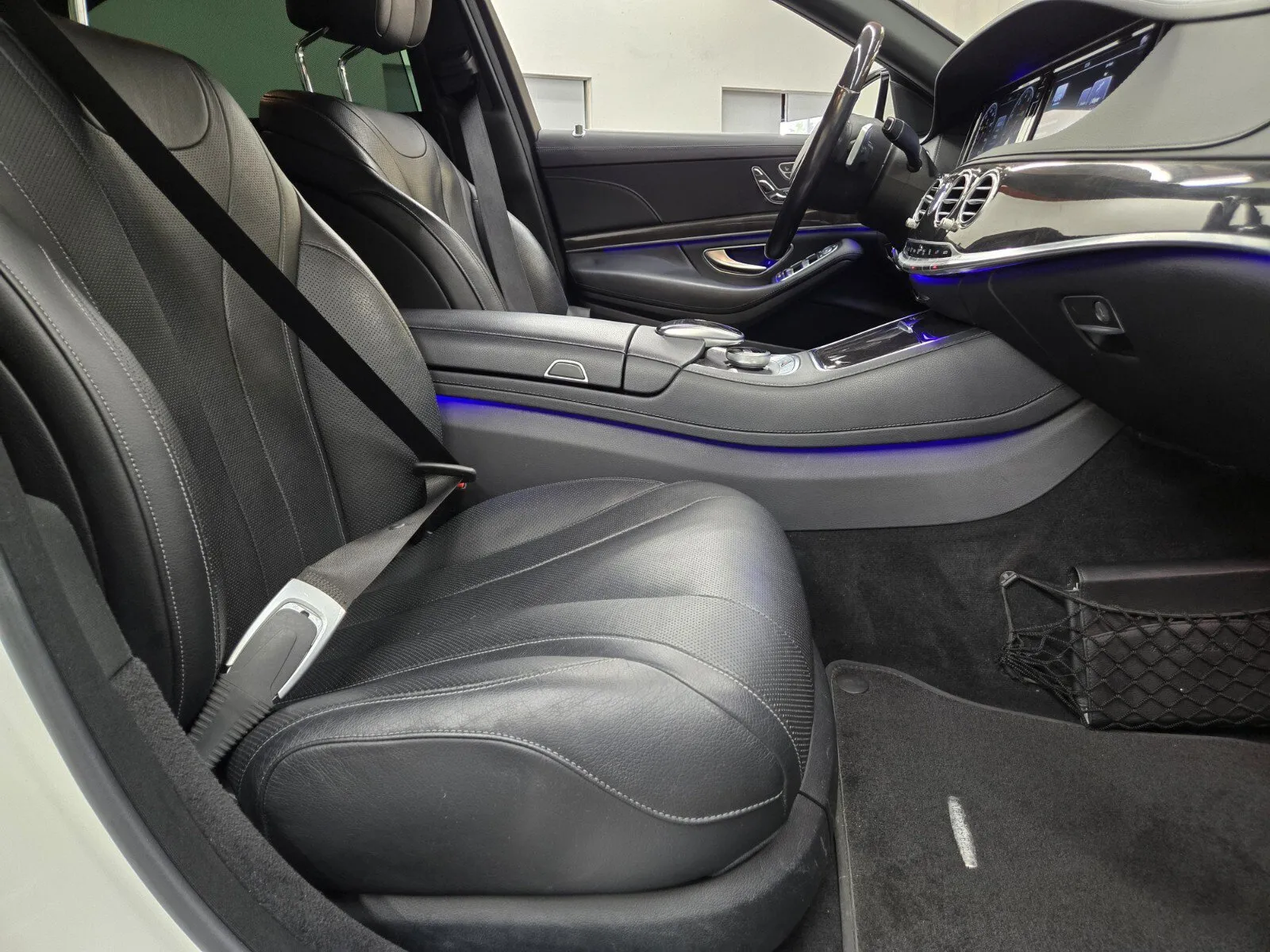 Mercedes-Benz S-Class photo 11