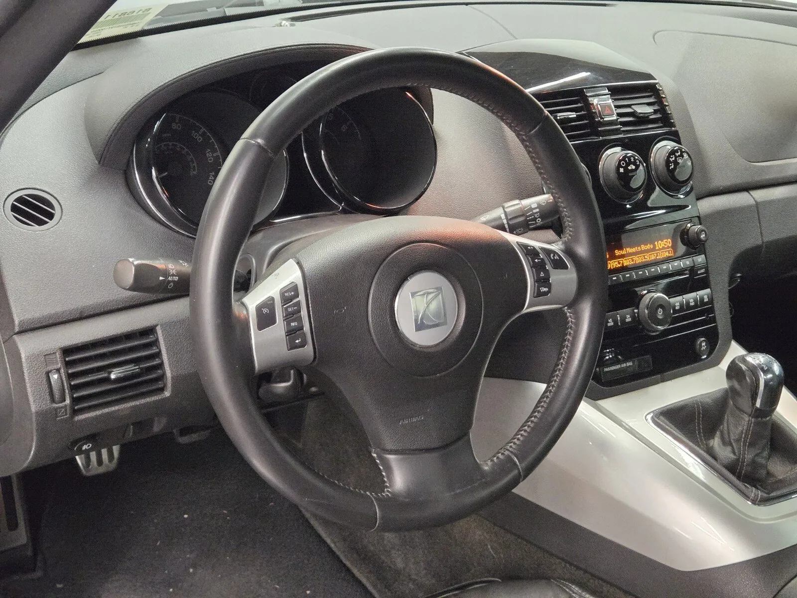 Saturn Sky photo 11