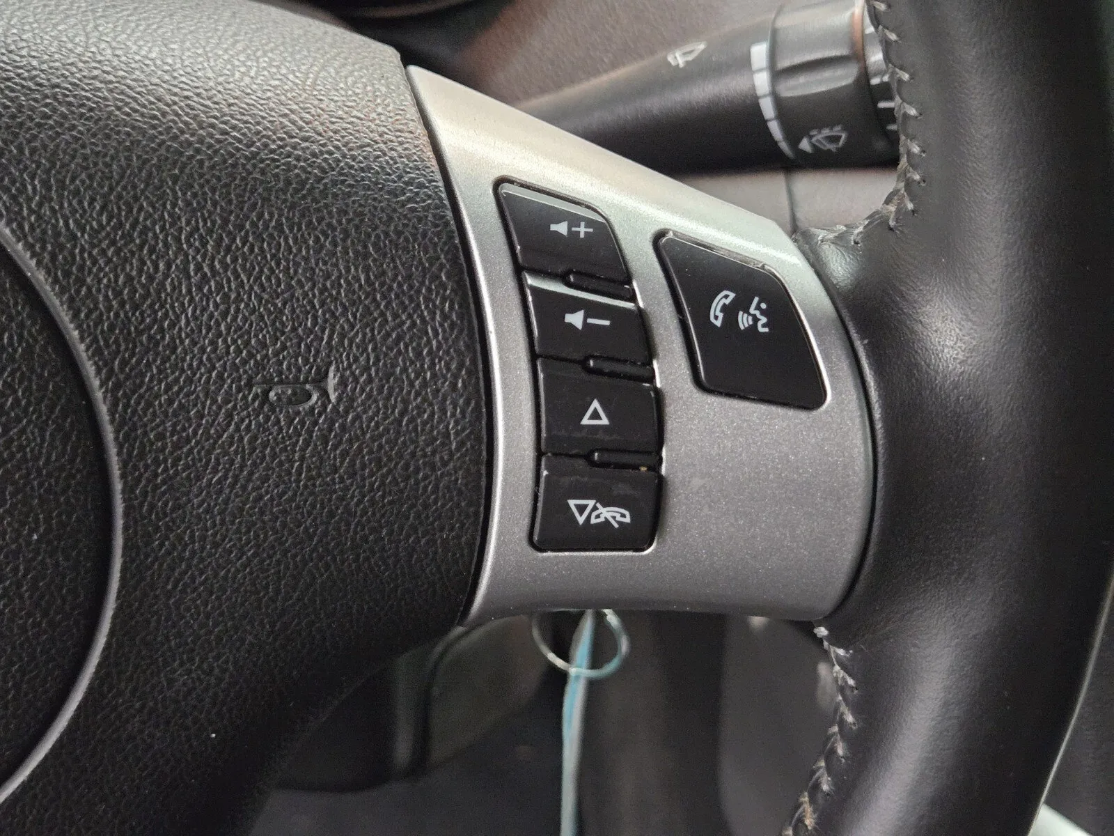 Saturn Sky photo 13