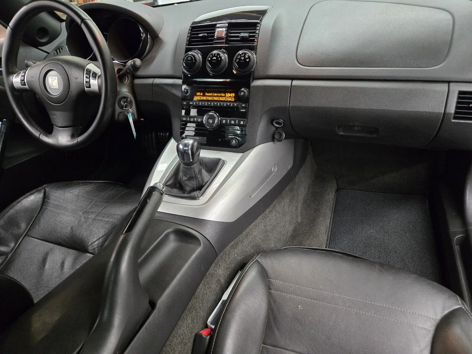 Saturn Sky photo 9