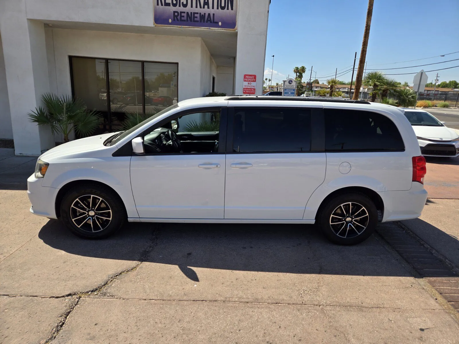 Dodge Grand Caravan photo 2