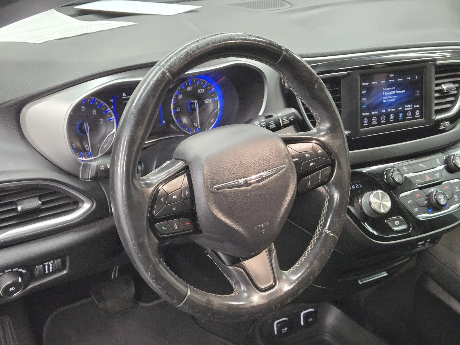 Chrysler Pacifica photo 16