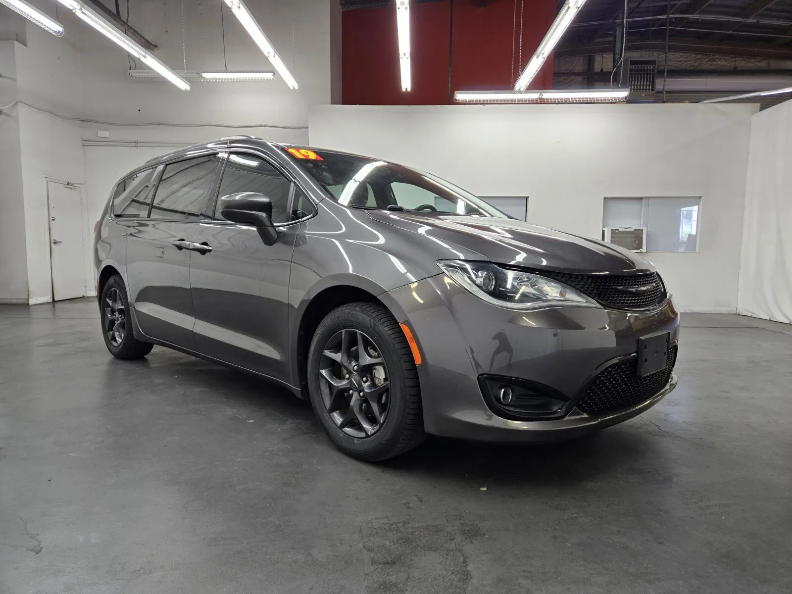 Chrysler Pacifica photo 4