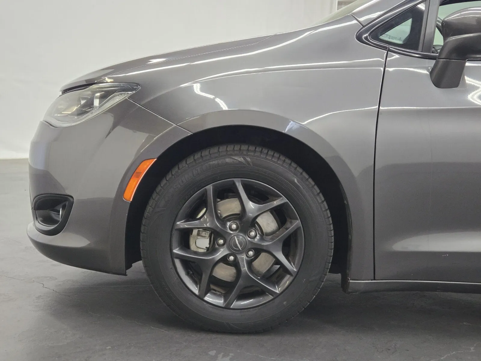 Chrysler Pacifica photo 6