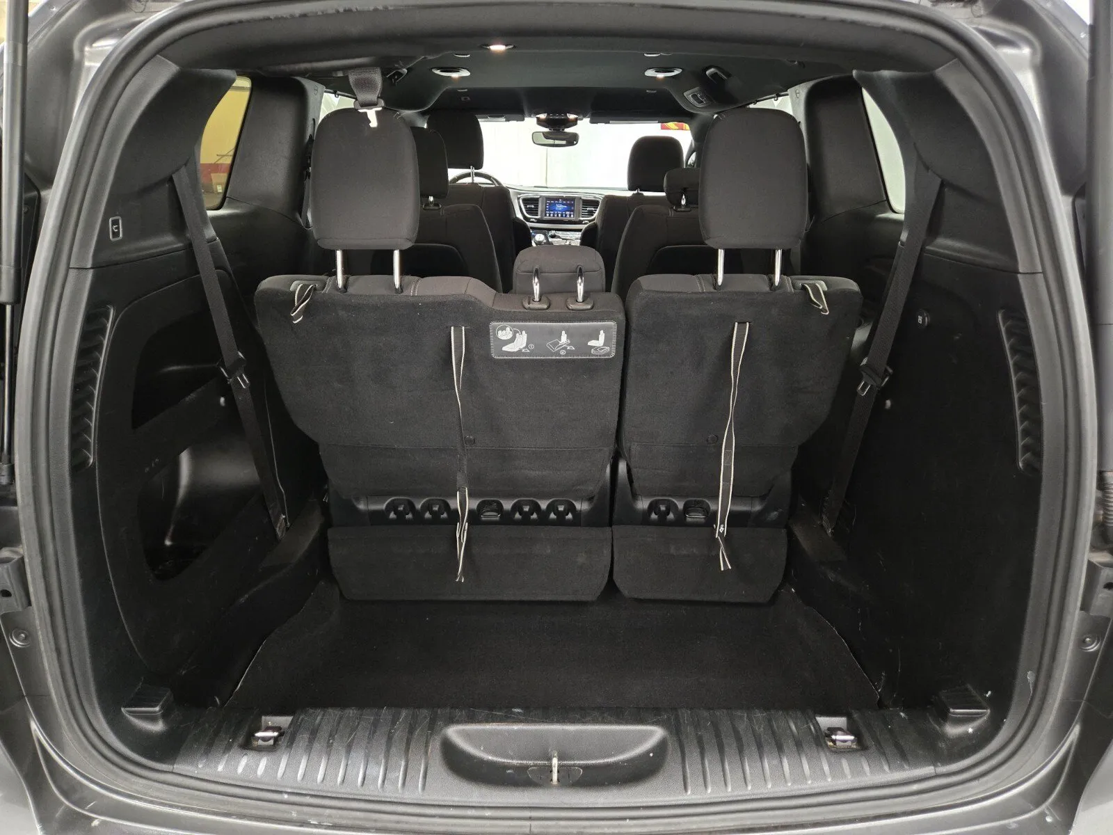Chrysler Pacifica photo 11