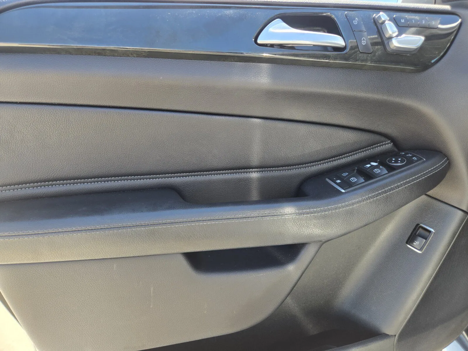 Mercedes-Benz GLE photo 15