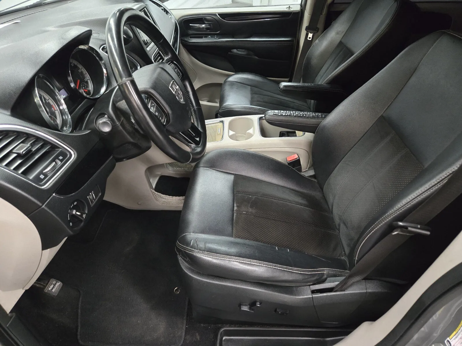 Dodge Grand Caravan photo 7