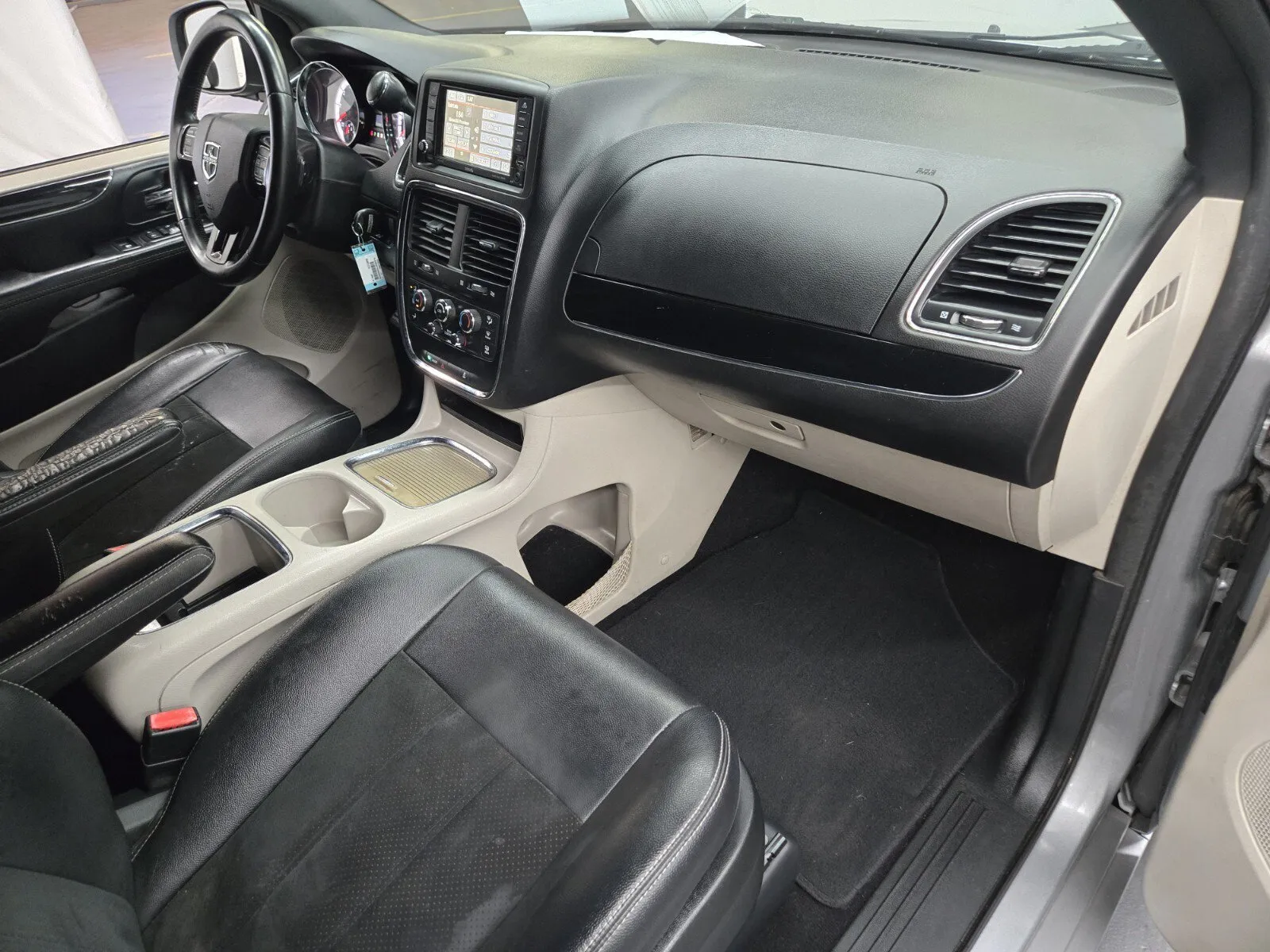 Dodge Grand Caravan photo 14
