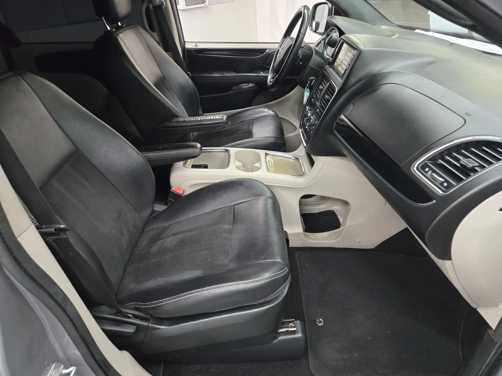 Dodge Grand Caravan photo 13