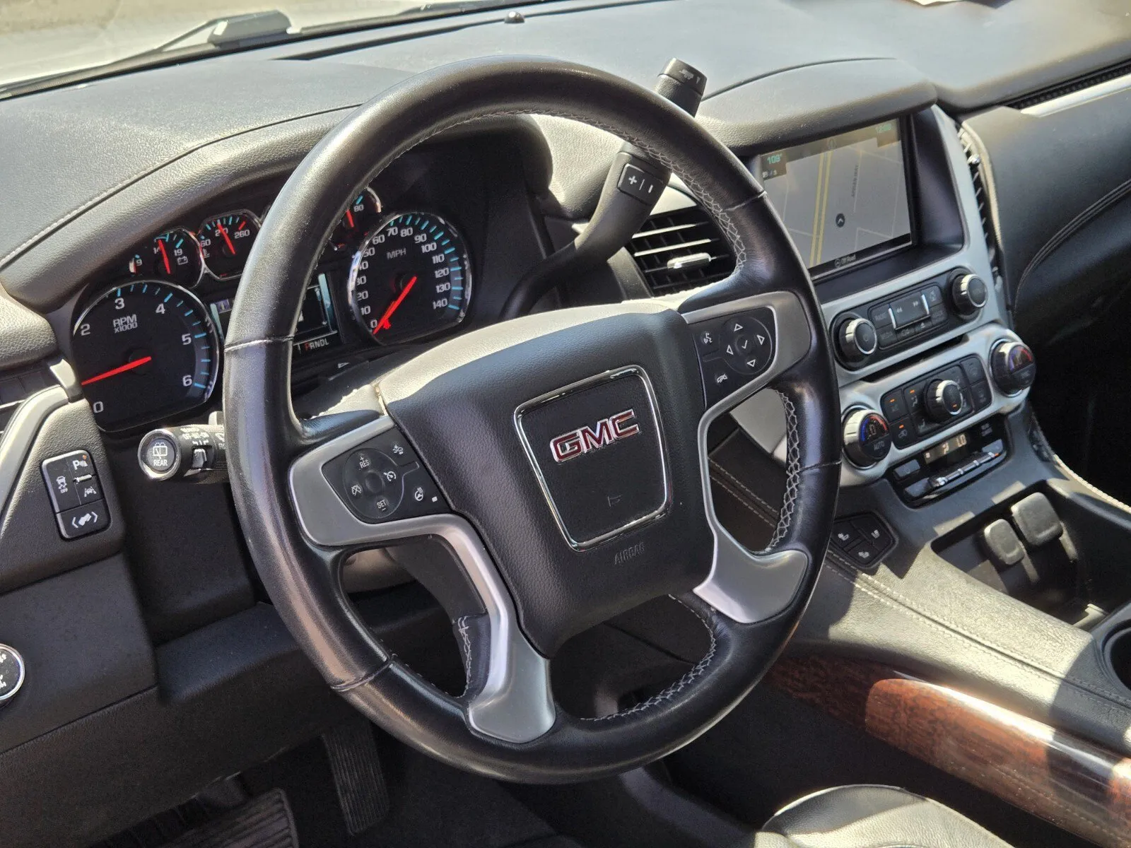 GMC Yukon XL photo 17