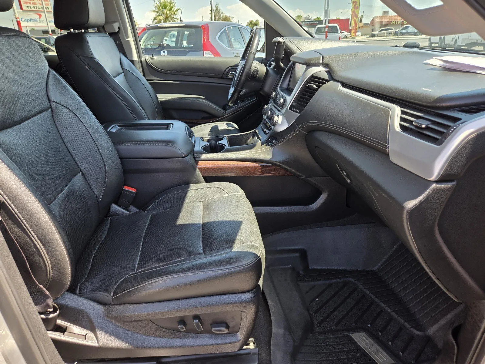GMC Yukon XL photo 14