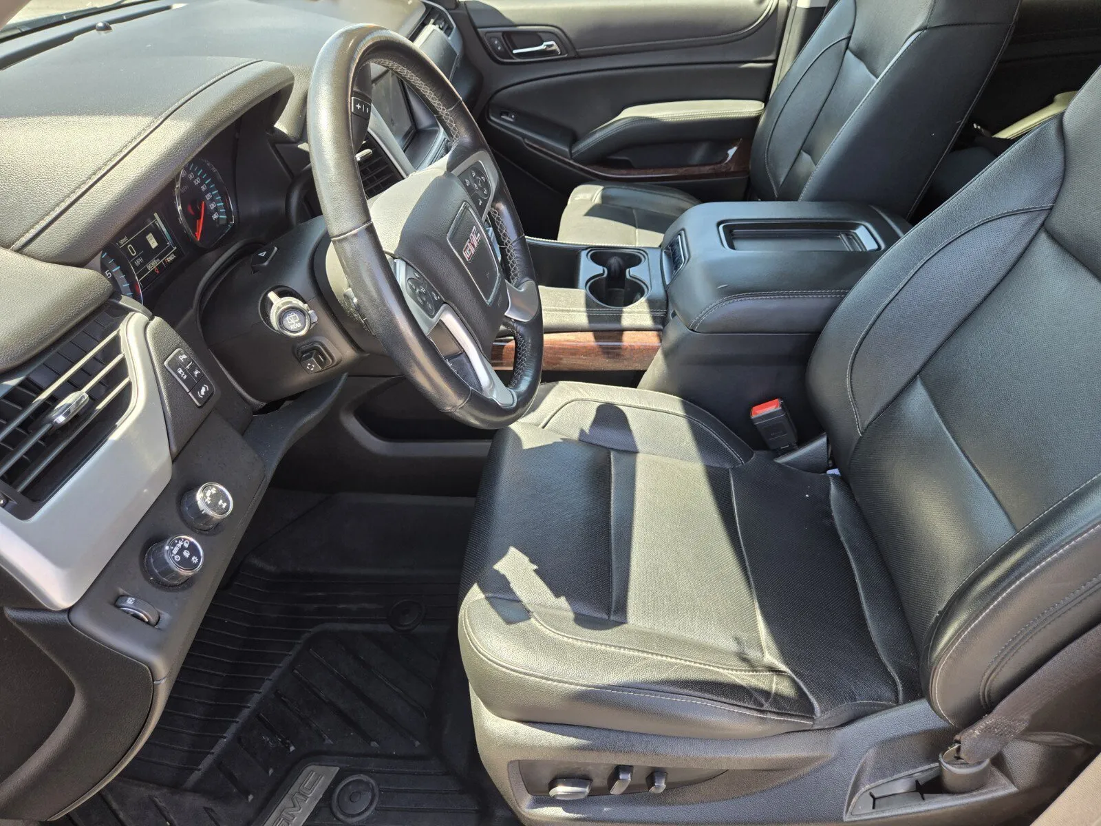 GMC Yukon XL photo 7
