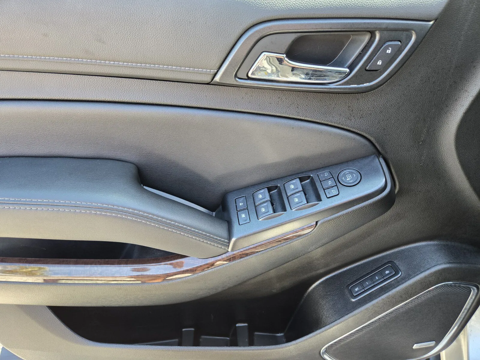 GMC Yukon XL photo 16
